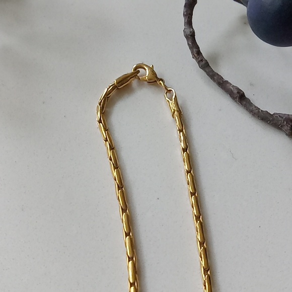 Gold Necklace with Pearl Pendant - Picture 3 of 4
